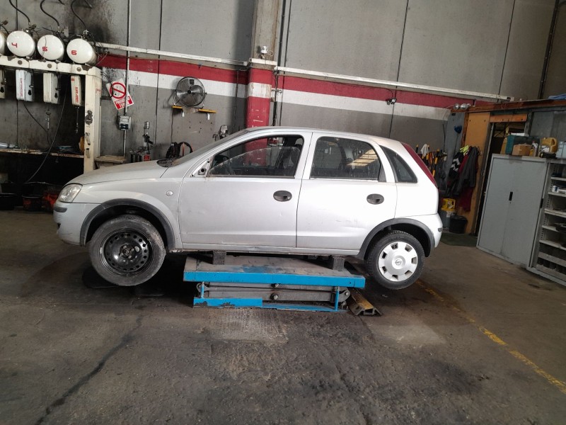 opel corsa c (x01) del año 2005