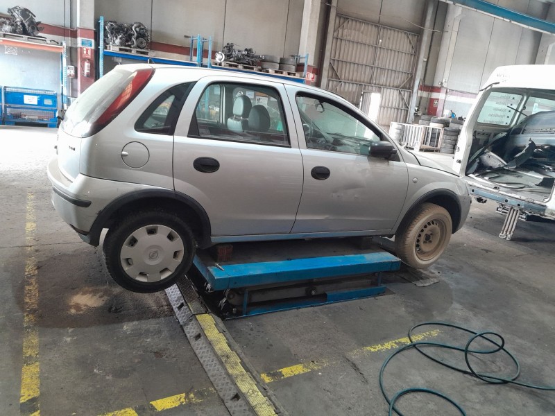 opel corsa c (x01) del año 2005