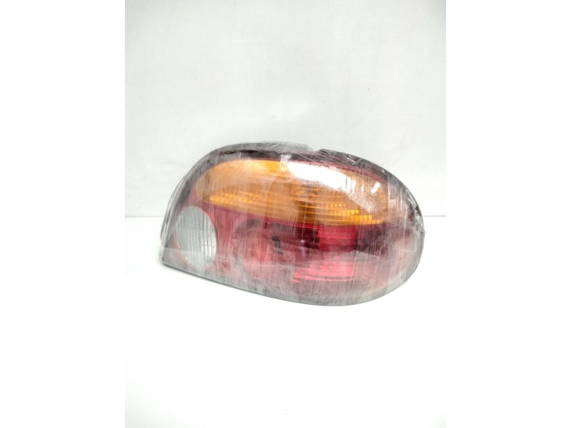 Recambio de piloto trasero derecho para kia sephia ll 1.5 cat referencia OEM IAM OK2A151140R  