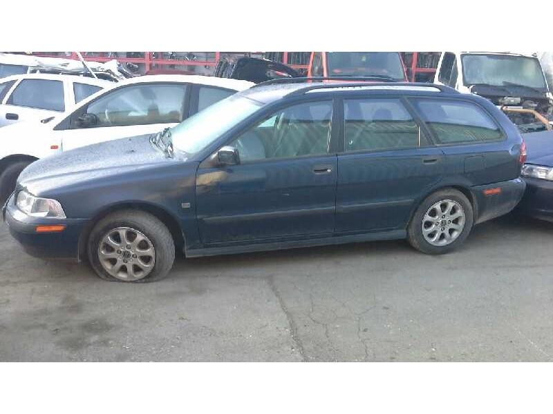 volvo v40 familiar del año 2002