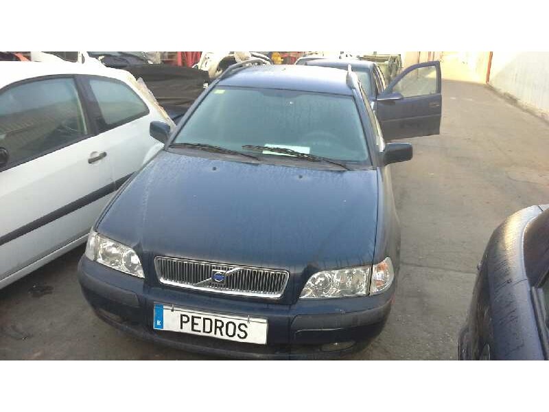 volvo v40 familiar del año 2002