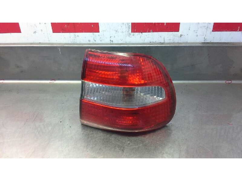 Recambio de piloto trasero derecho para volvo v40 familiar 1.6 referencia OEM IAM 30621888  