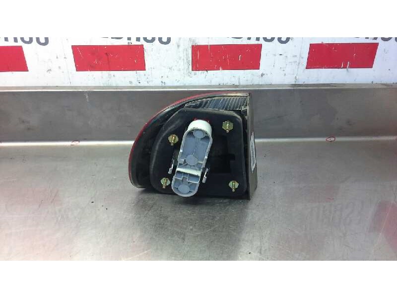 Recambio de piloto trasero derecho para volvo v40 familiar 1.6 referencia OEM IAM 30621888  