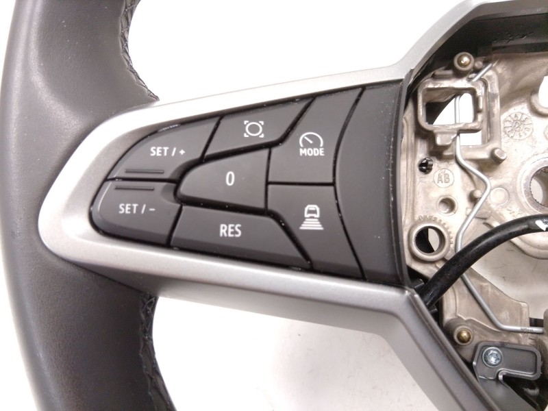 Recambio de volante para dacia bisgster referencia OEM IAM 484004775R  
