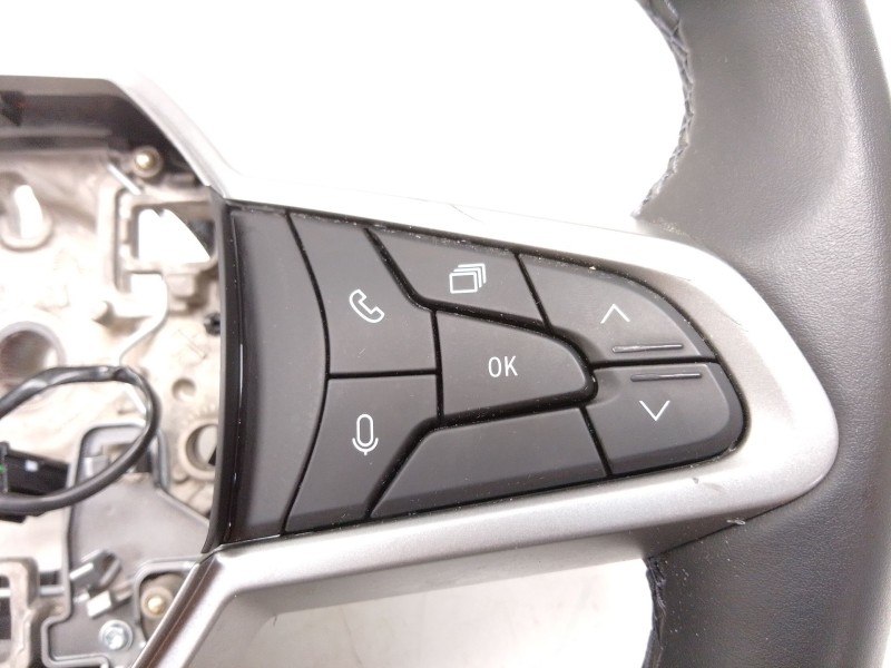 Recambio de volante para dacia bisgster referencia OEM IAM 484004775R  