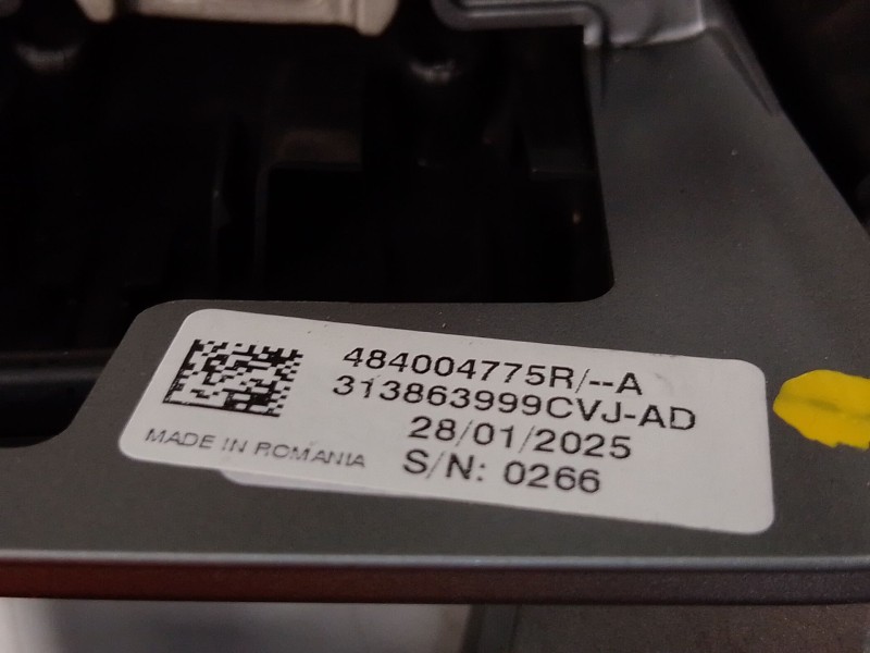 Recambio de volante para dacia bisgster referencia OEM IAM 484004775R  