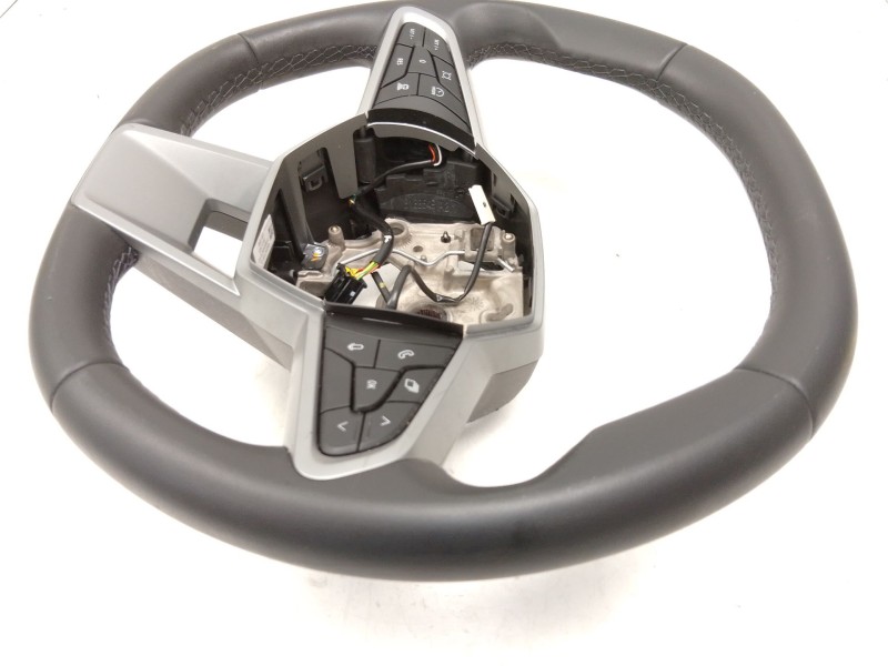 Recambio de volante para dacia bisgster referencia OEM IAM 484004775R  