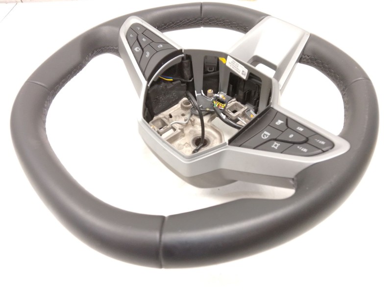Recambio de volante para dacia bisgster referencia OEM IAM 484004775R  