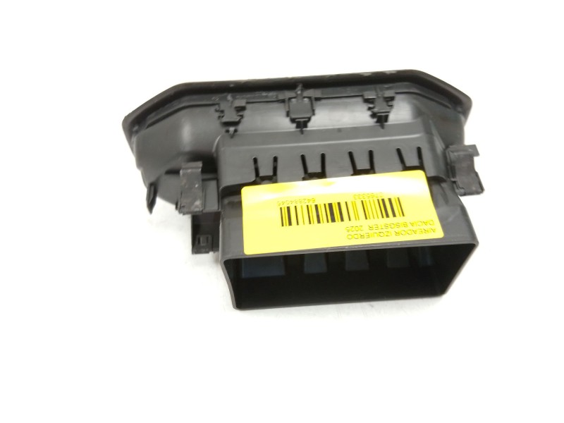 Recambio de aireador izquierdo para dacia bisgster referencia OEM IAM 687602110R  