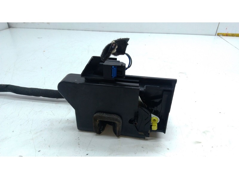 Recambio de cerradura puerta trasera izquierda para dacia bisgster referencia OEM IAM 825031922R  