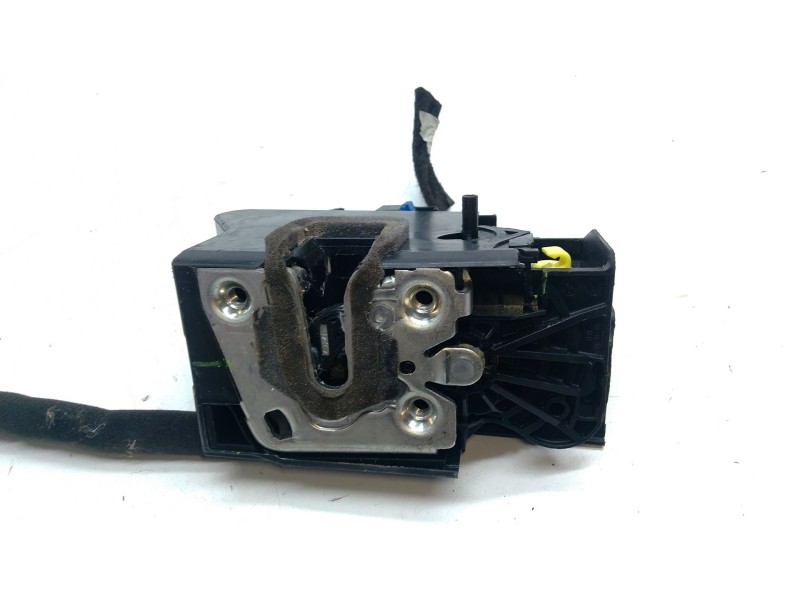 Recambio de cerradura puerta trasera izquierda para dacia bisgster referencia OEM IAM 825031922R  