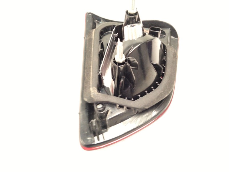 Recambio de piloto trasero izquierdo porton para renault clio iv grandtour (kh_) 1.5 dci 90 (khn3, khn4) referencia OEM IAM 2054