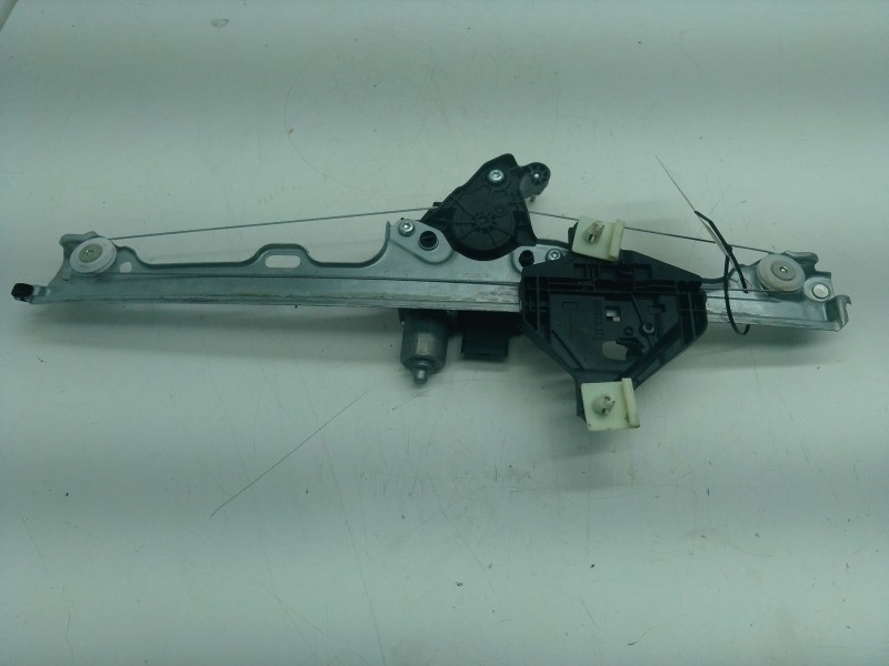 Recambio de elevalunas delantero derecho para dacia bisgster referencia OEM IAM 807201973R  