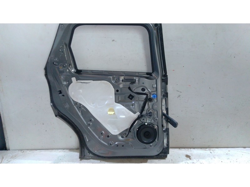 Recambio de puerta trasera izquierda para dacia bisgster referencia OEM IAM   