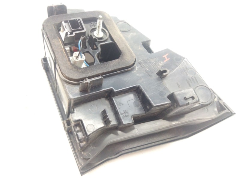 Recambio de piloto trasero izquierdo porton para peugeot 5008 ii (mc_, mj_, mr_, m4_) 1.6 bluehdi 120 referencia OEM IAM 9811027