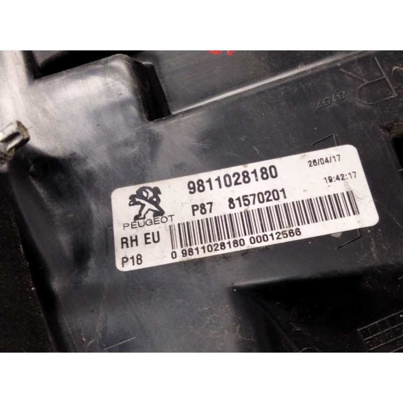 Recambio de piloto trasero derecho para peugeot 5008 ii (mc_, mj_, mr_, m4_) 1.6 bluehdi 120 referencia OEM IAM 9811028180  