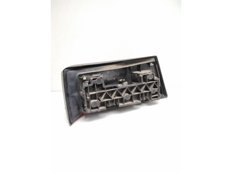 Recambio de piloto trasero derecho para ford orion 1.6 referencia OEM IAM 86AG13A602  