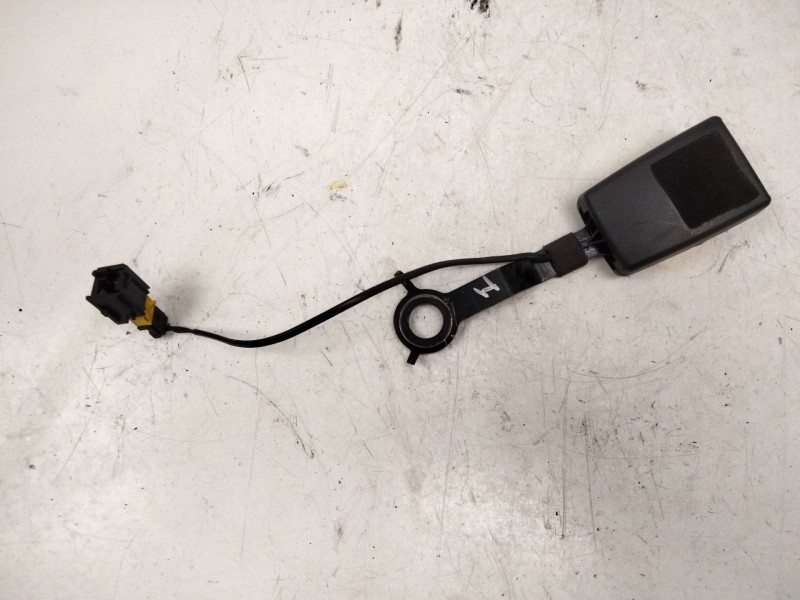 Recambio de enganche cinturon trasero izquierdo para peugeot 5008 ii (mc_, mj_, mr_, m4_) 1.6 bluehdi 120 referencia OEM IAM   