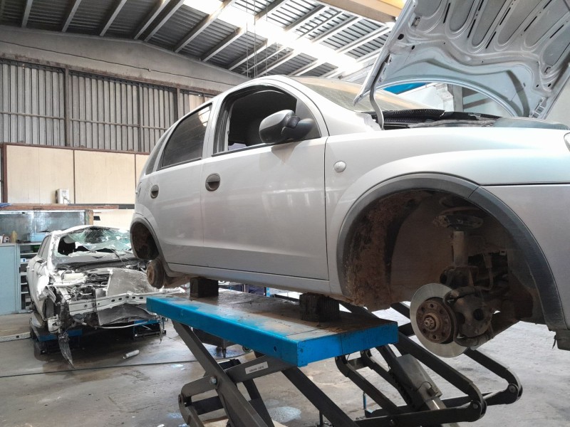 opel corsa c (x01) del año 2003