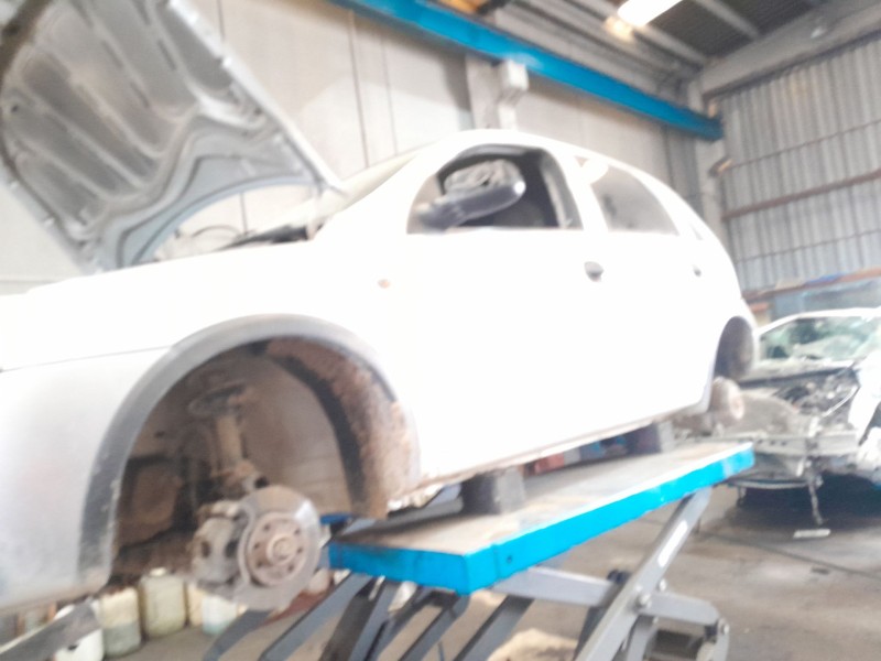 opel corsa c (x01) del año 2003