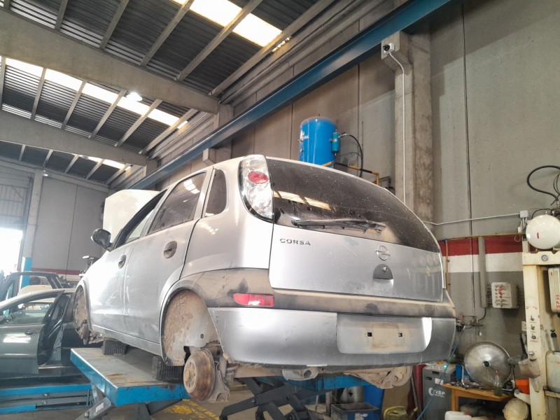 opel corsa c (x01) del año 2003
