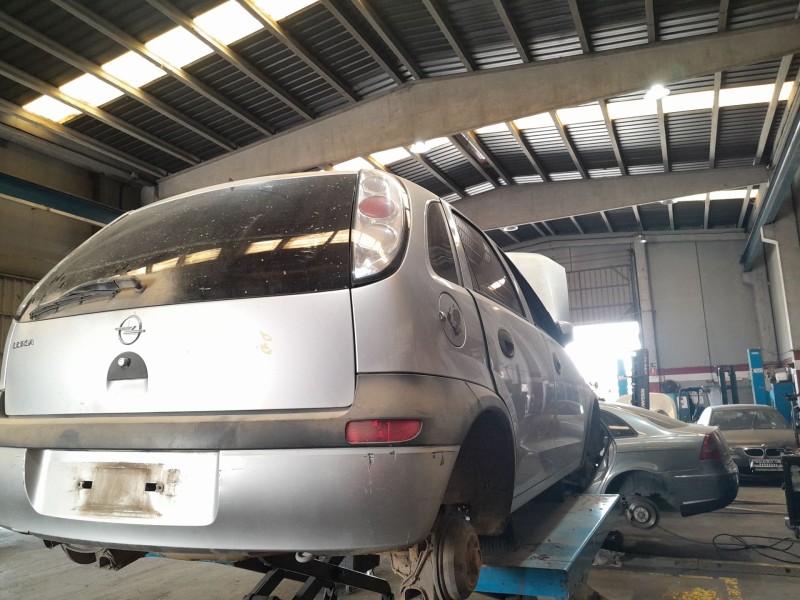 opel corsa c (x01) del año 2003