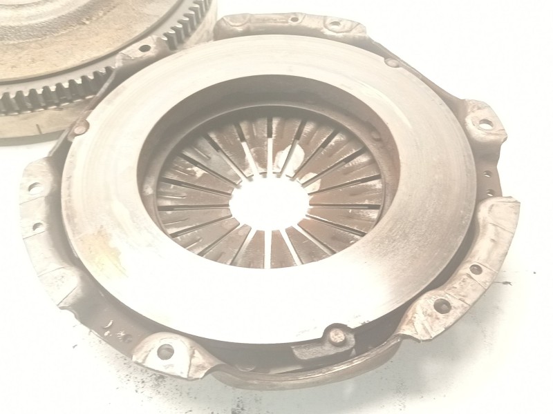 Recambio de volante motor para nissan terrano/terrano.ii (r20) 3.0 td cat referencia OEM IAM 1231143G00  