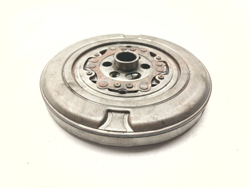 Recambio de volante motor para audi a3 mk4 referencia OEM IAM 04E105266  
