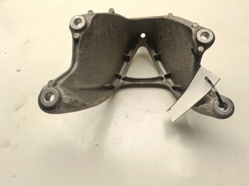 Recambio de soporte motor trasero para audi a4 berlina (8w2) referencia OEM IAM 8W0199307F  
