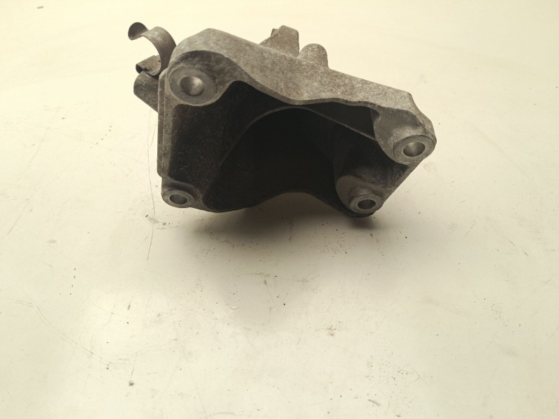 Recambio de soporte motor derecho superior para bmw serie 1 coupe (e82) referencia OEM IAM 13807410  