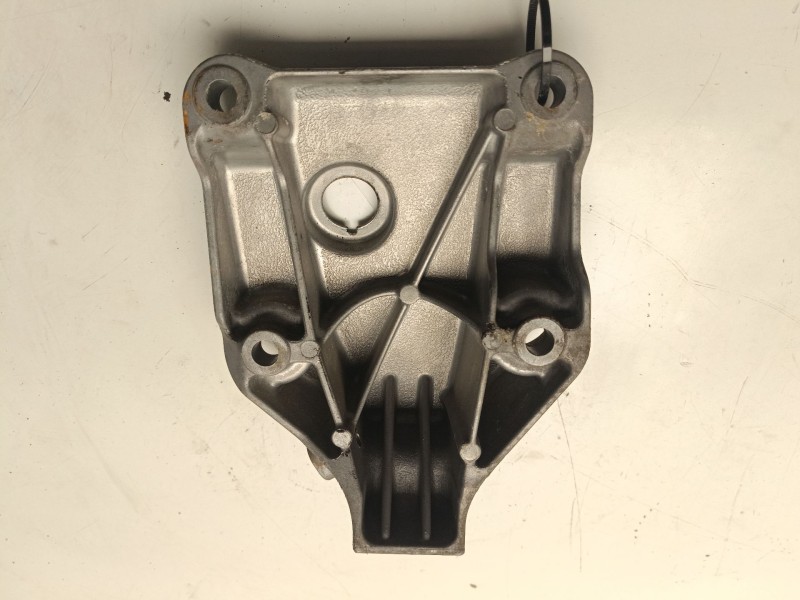 Recambio de soporte motor izquierdo superior para bmw serie 5 gran turismo (f07) referencia OEM IAM 6777623-05  