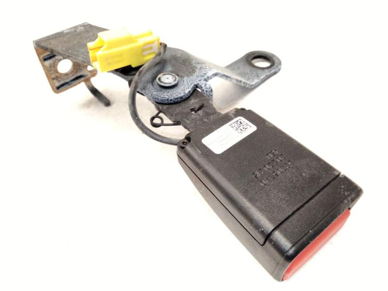 Recambio de enganche cinturon trasero derecho para volvo xc60 ii (246) b4 mild-hybrid awd referencia OEM IAM 32205740  