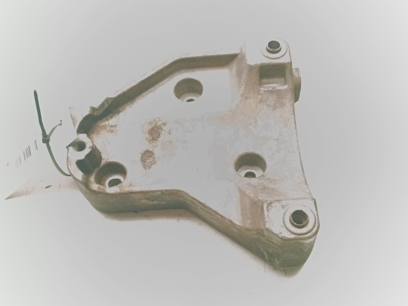 Recambio de soporte alternador para bmw x3 (e83) 3.0 d referencia OEM IAM 64557799863  