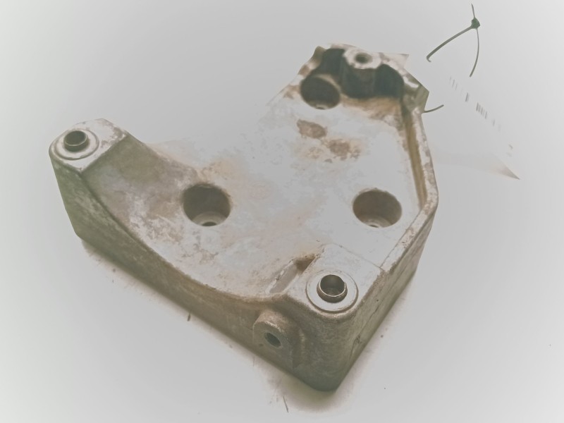 Recambio de soporte alternador para bmw x3 (e83) 3.0 d referencia OEM IAM 64557799863  