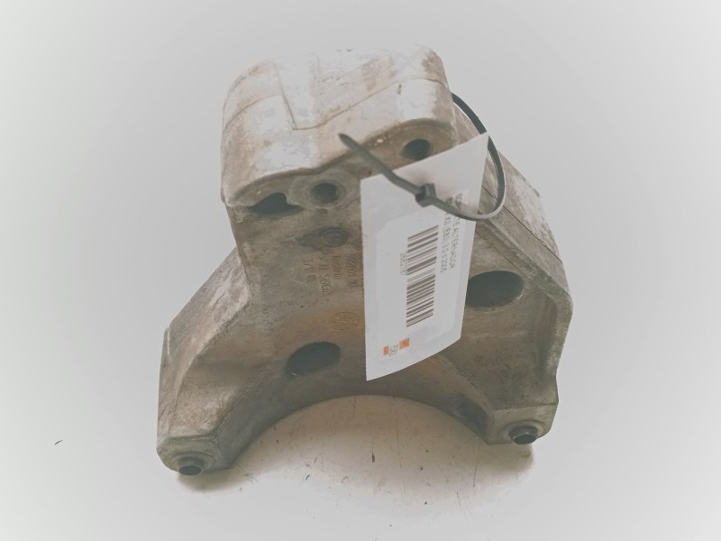 Recambio de soporte alternador para bmw x3 (e83) 3.0 d referencia OEM IAM 64557799863  