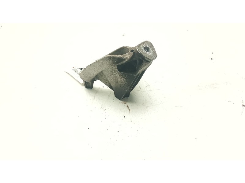 Recambio de soporte motor delantero para audi a4 b8 (8k2) 2.0 tfsi referencia OEM IAM 8K0199307BM  