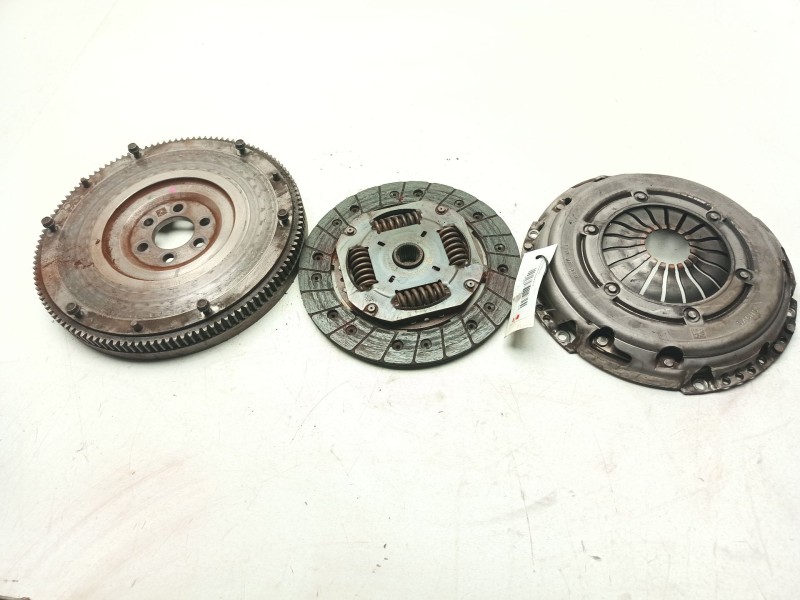 Recambio de kit embrague para skoda rapid active referencia OEM IAM 04C105269E  