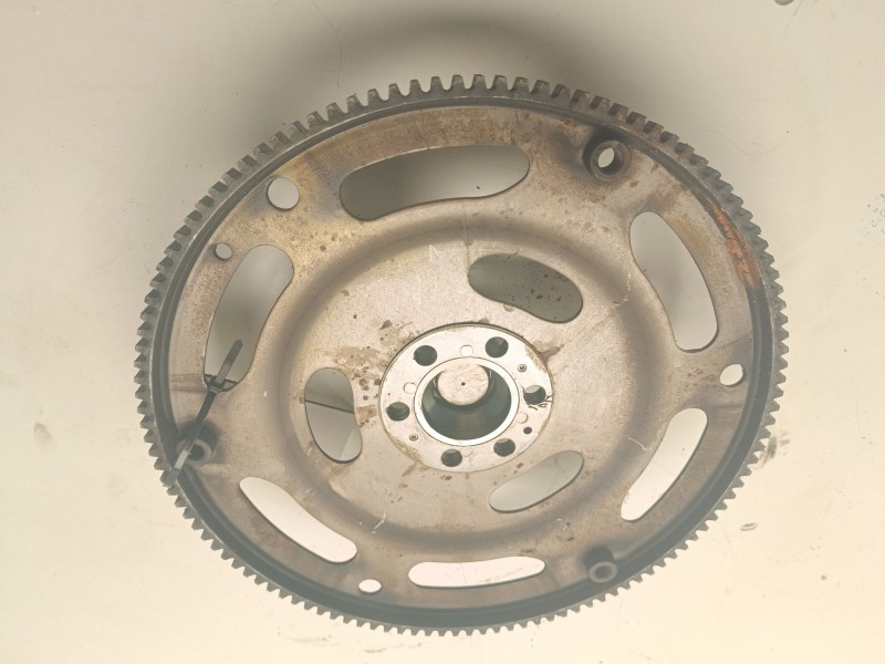 Recambio de volante motor para audi a4 berlina (8w2) referencia OEM IAM 04E105323C  