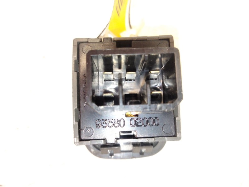 Recambio de mando elevalunas delantero derecho para hyundai atos (mx) 1.0 i referencia OEM IAM 9358002000  