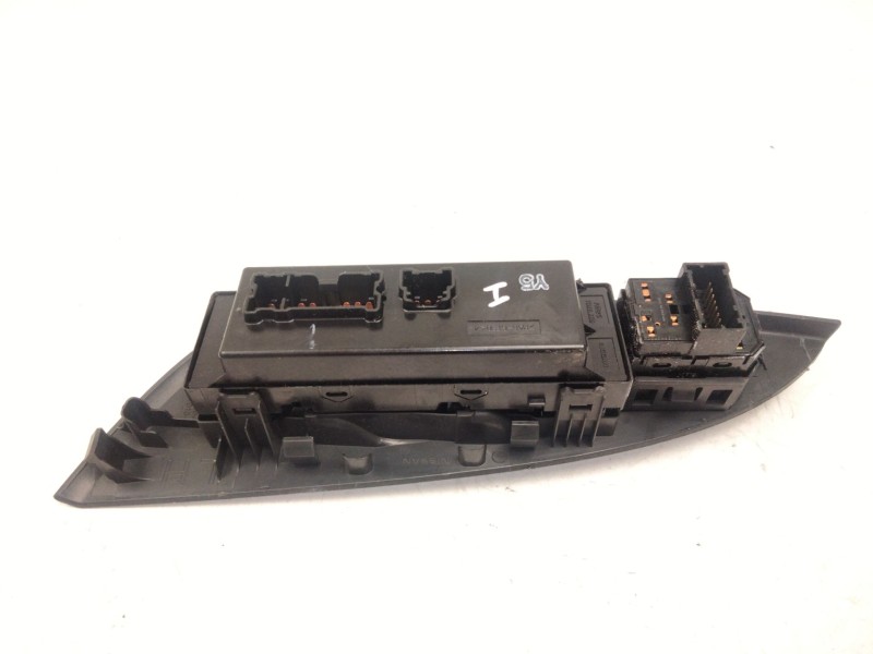 Recambio de mando elevalunas delantero izquierdo para nissan pulsar hatchback (c13) 1.2 dig-t referencia OEM IAM   