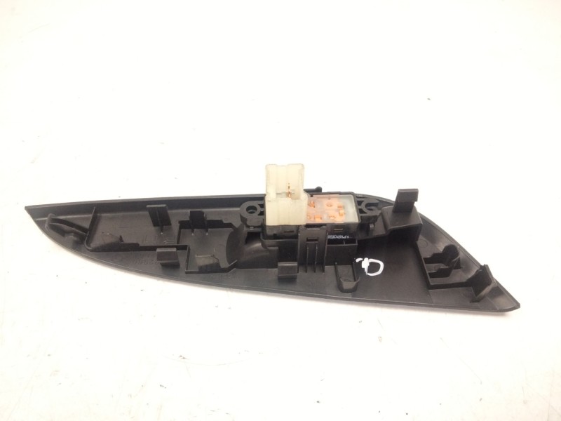 Recambio de mando elevalunas trasero derecho para nissan pulsar hatchback (c13) 1.2 dig-t referencia OEM IAM   