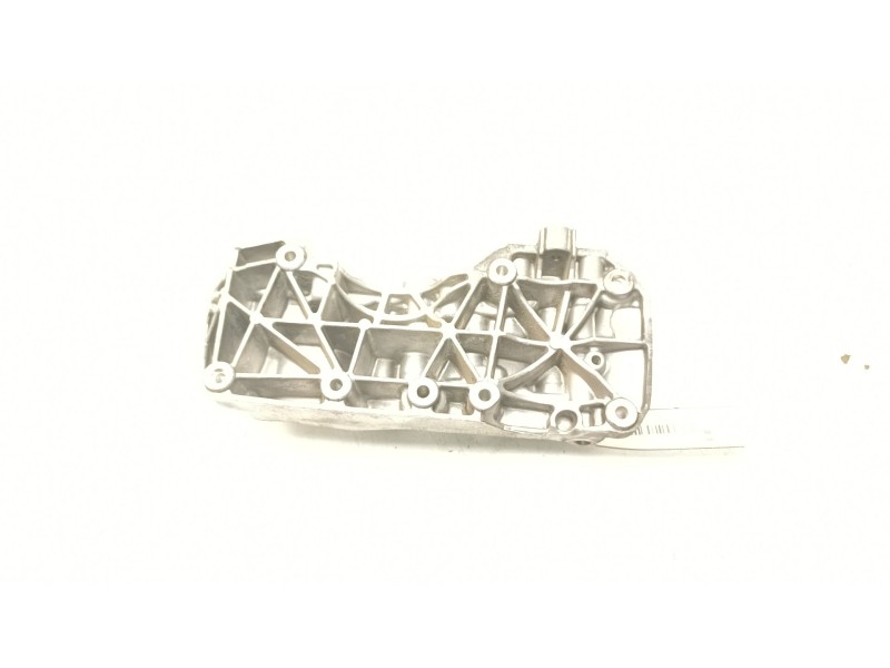 Recambio de soporte alternador para bmw 1 descapotable (e88) 120 d referencia OEM IAM 1116850686305  