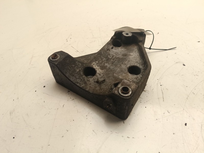 Recambio de soporte compresor de aire acondicionado para bmw x5 (e70) 3.0 d referencia OEM IAM 64557799863  