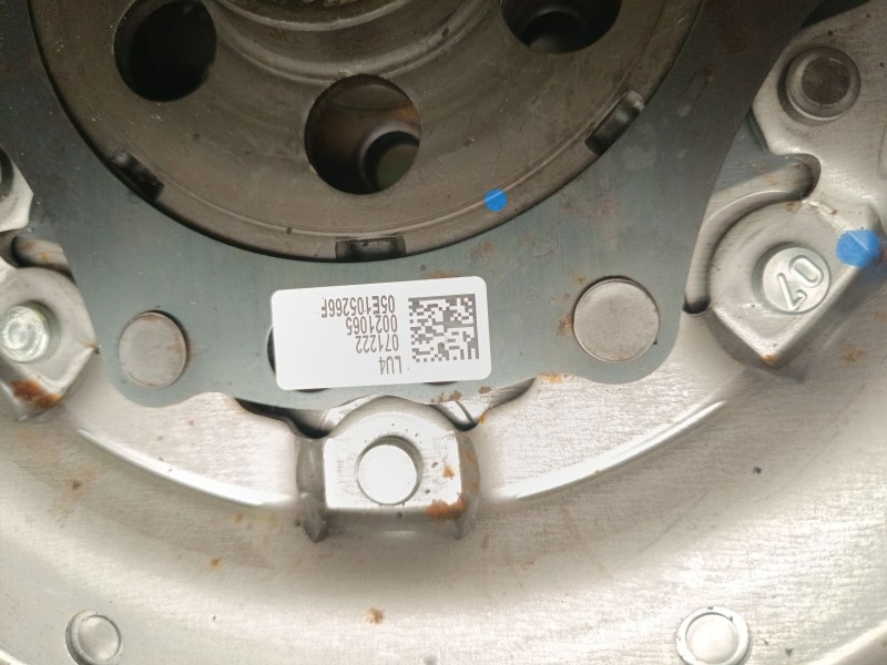 Recambio de volante motor para volkswagen tiguan referencia OEM IAM 05E105266F  