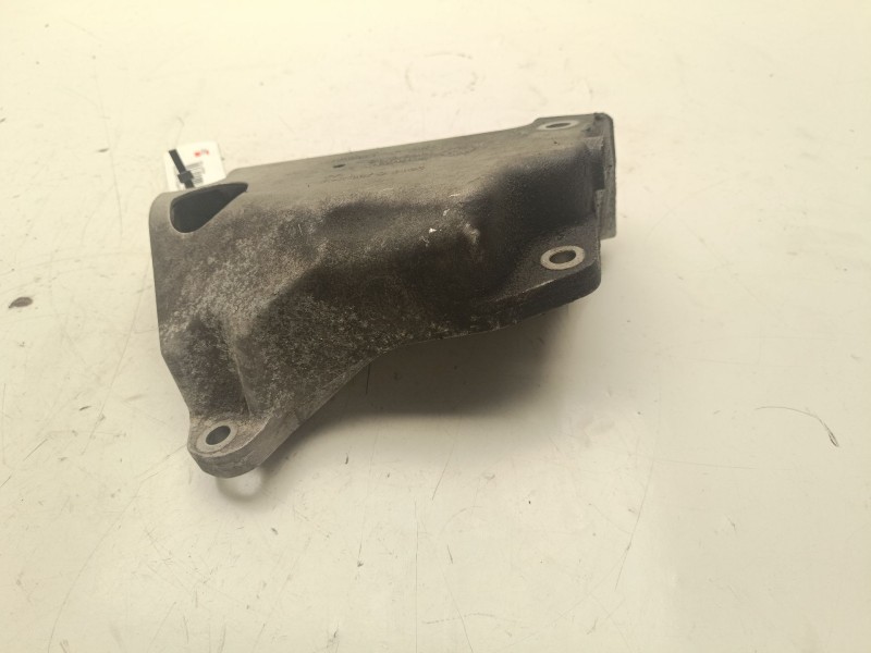 Recambio de soporte motor izquierdo superior para bmw 5 (f10) 518 d referencia OEM IAM 22116781241  