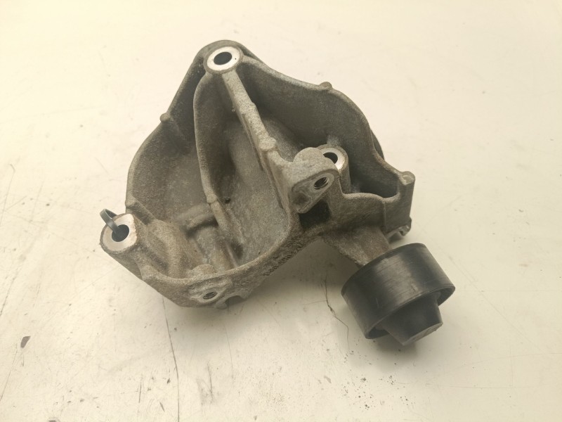 Recambio de soporte compresor de aire acondicionado para opel vivaro b furgoneta (x82) 1.6 cdti (05) referencia OEM IAM 11710550