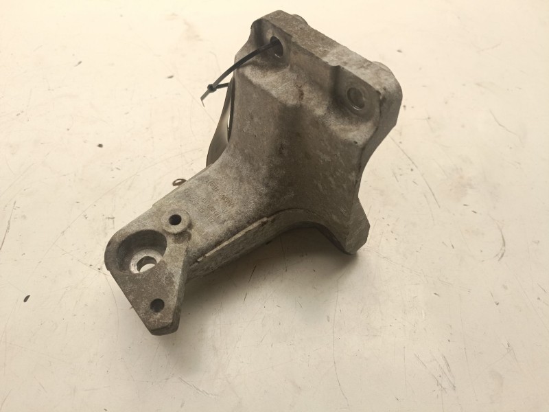 Recambio de soporte motor derecho superior para bmw 3 touring (f31) 320 d referencia OEM IAM 22116788612  