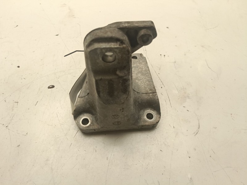 Recambio de soporte motor derecho superior para bmw 3 touring (f31) 320 d referencia OEM IAM 22116788612  
