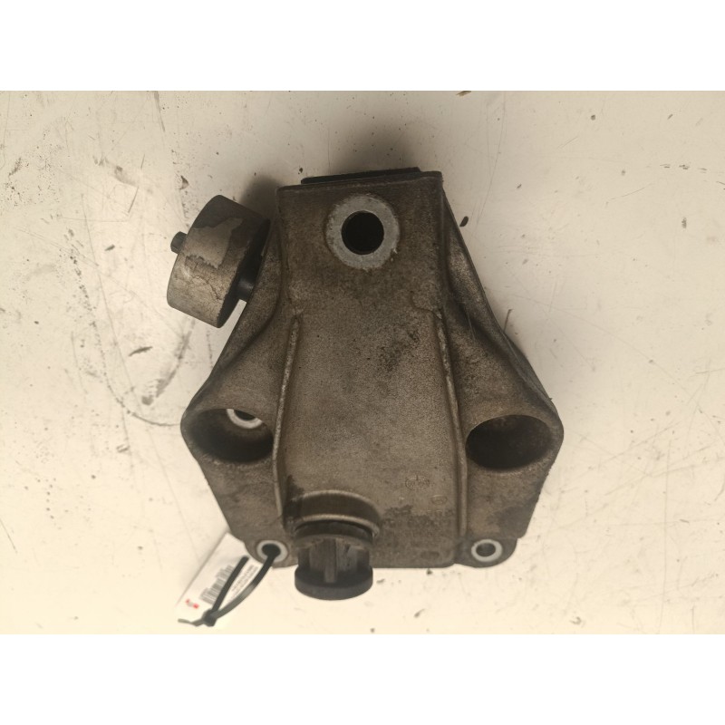 Recambio de soporte motor derecho superior para bmw 5 (f10) 520 d referencia OEM IAM 22116777623  