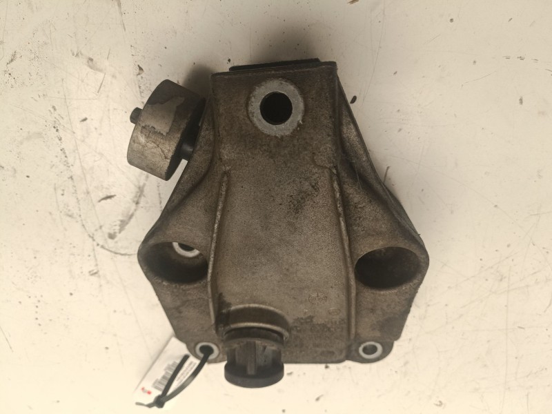 Recambio de soporte motor derecho superior para bmw 5 (f10) 520 d referencia OEM IAM 22116777623  